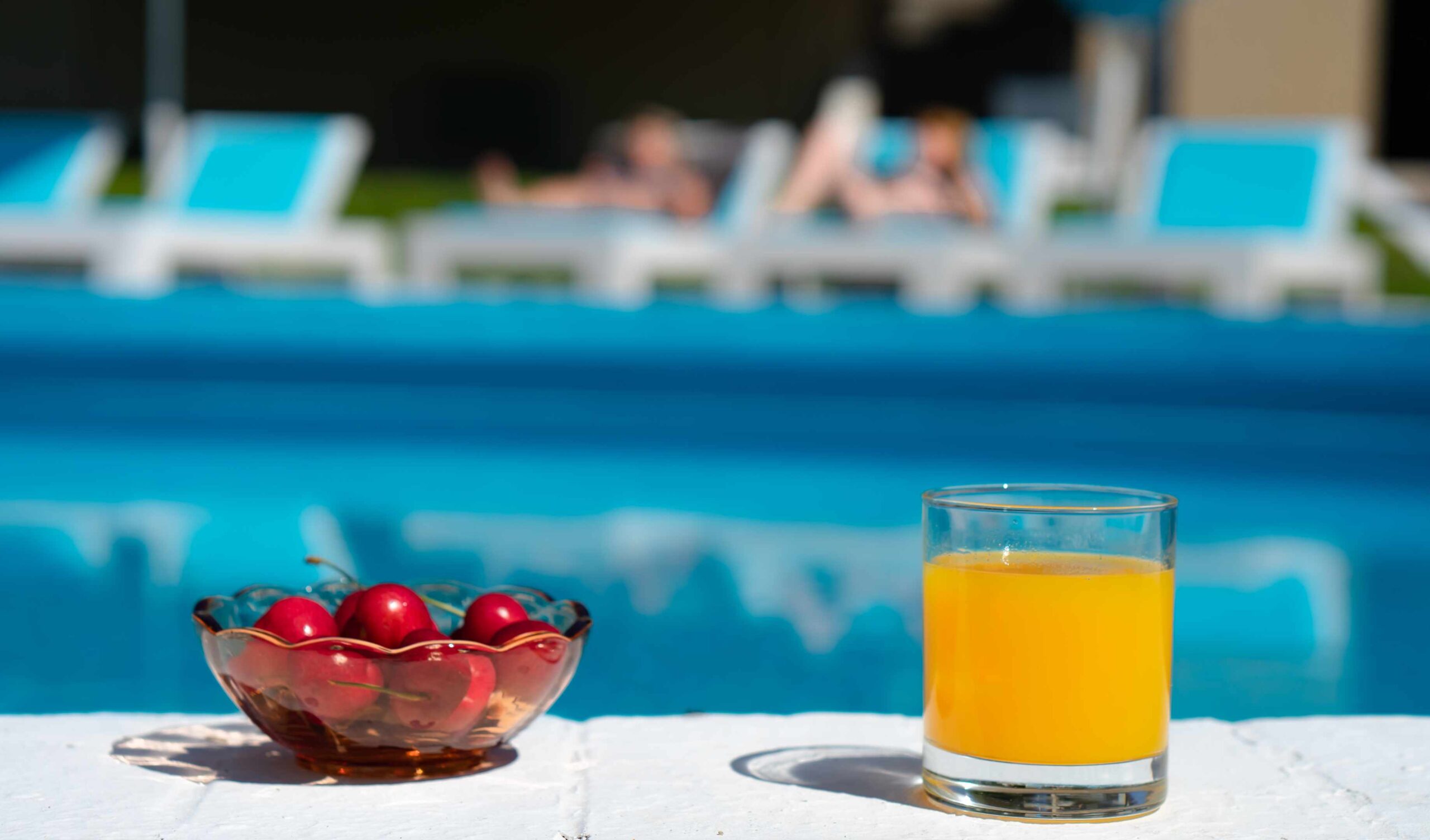 Breakfast-by-the-pool